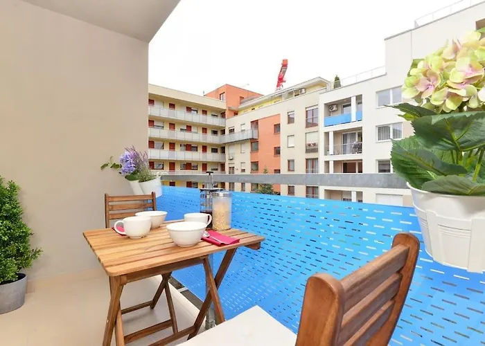 Laurel Bay Apartment
